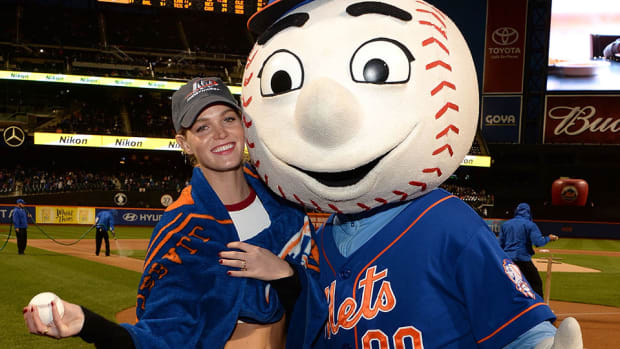 erin-heatherton-mets-pitch-lead.jpg